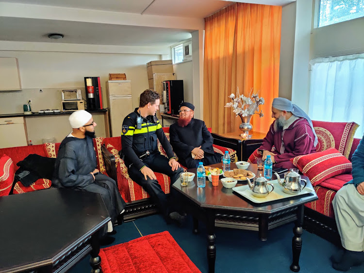 Police chief meeting Shaykh at Madrasa al-Islah (Lochem)